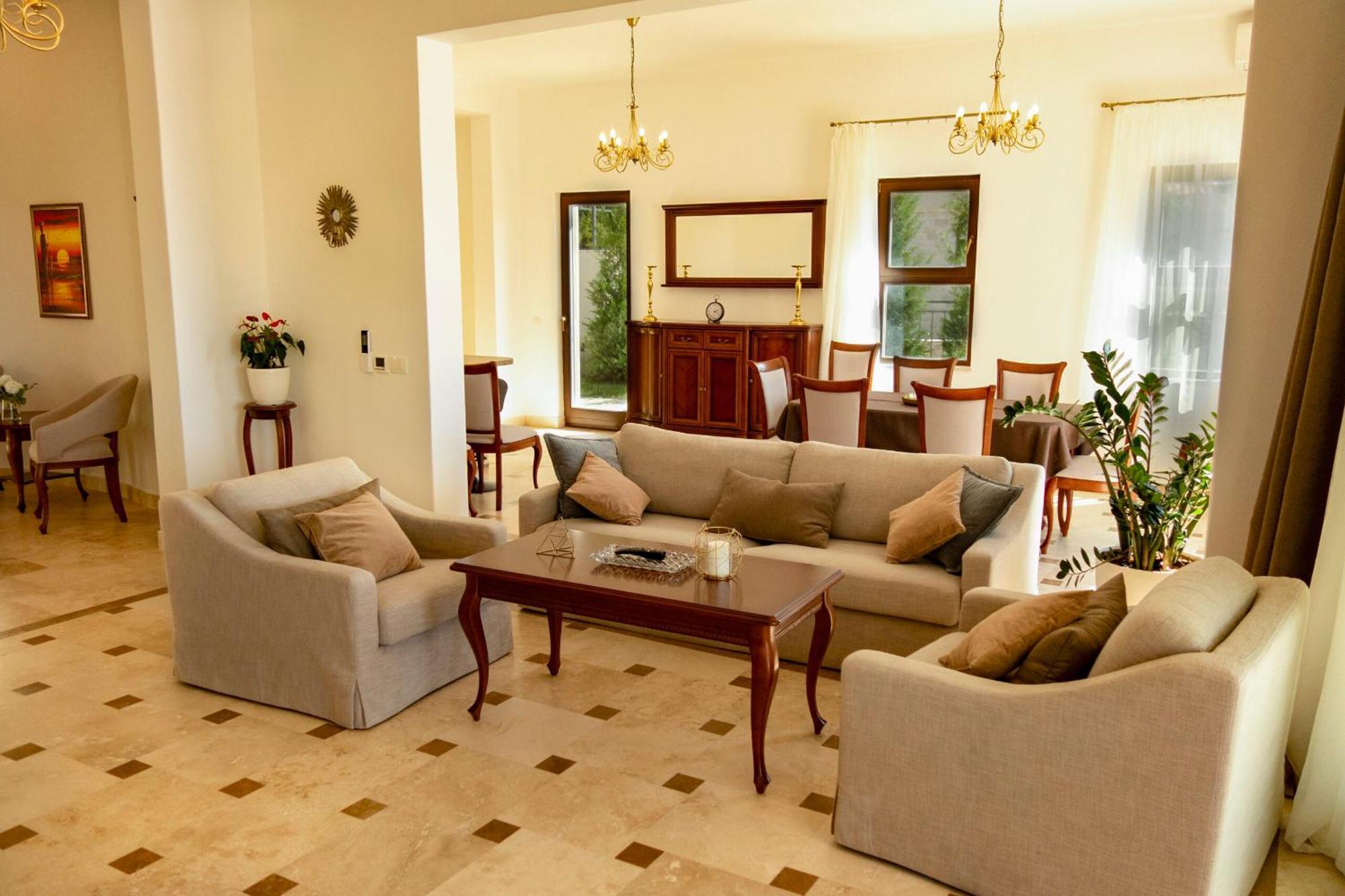 Vila Oak Leaf Residences