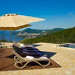 Oak Leaf Residences