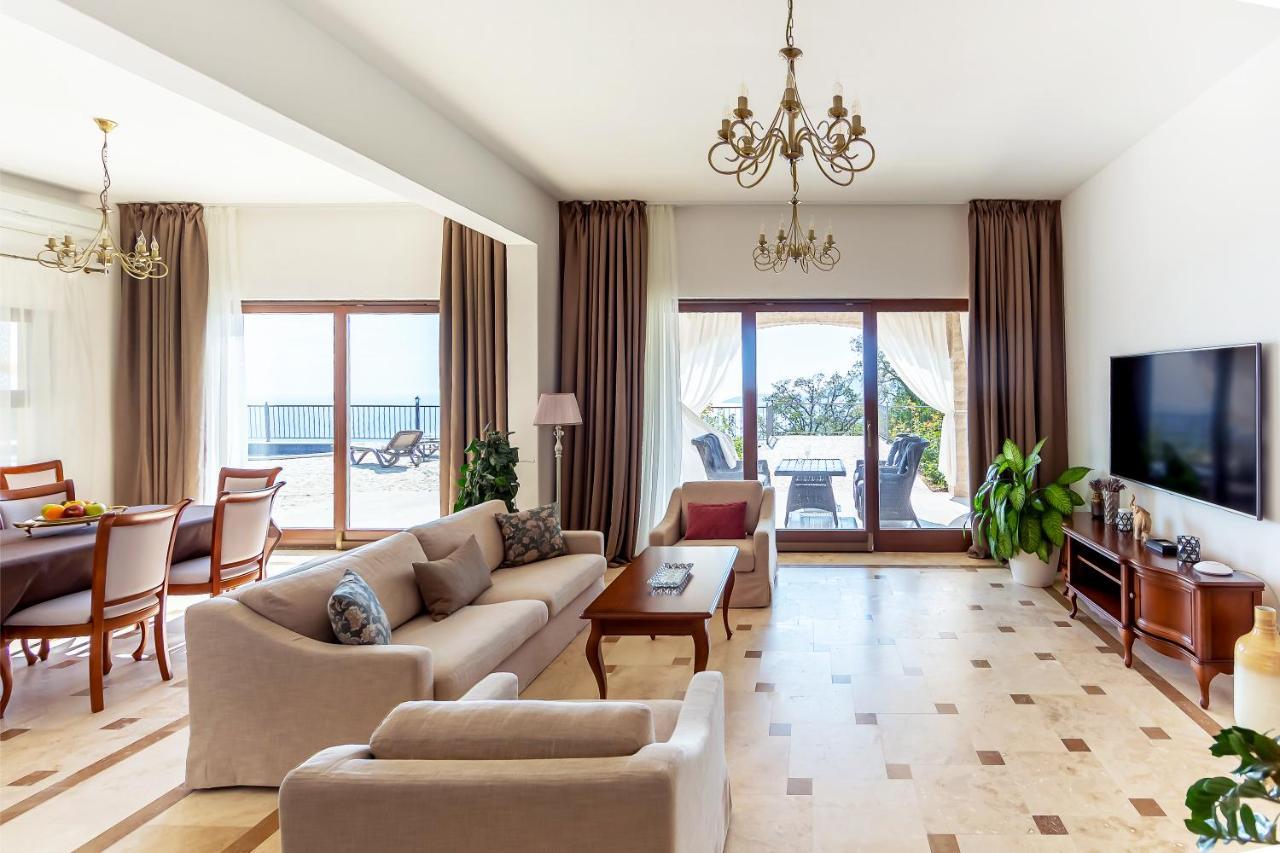 Villa Oak Leaf Residences