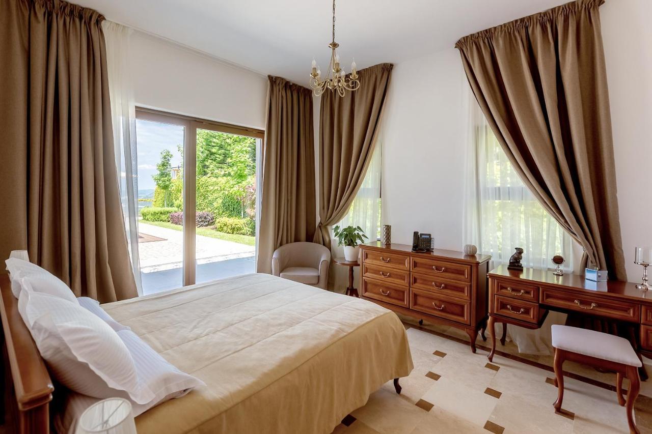 Villa Oak Leaf Residences