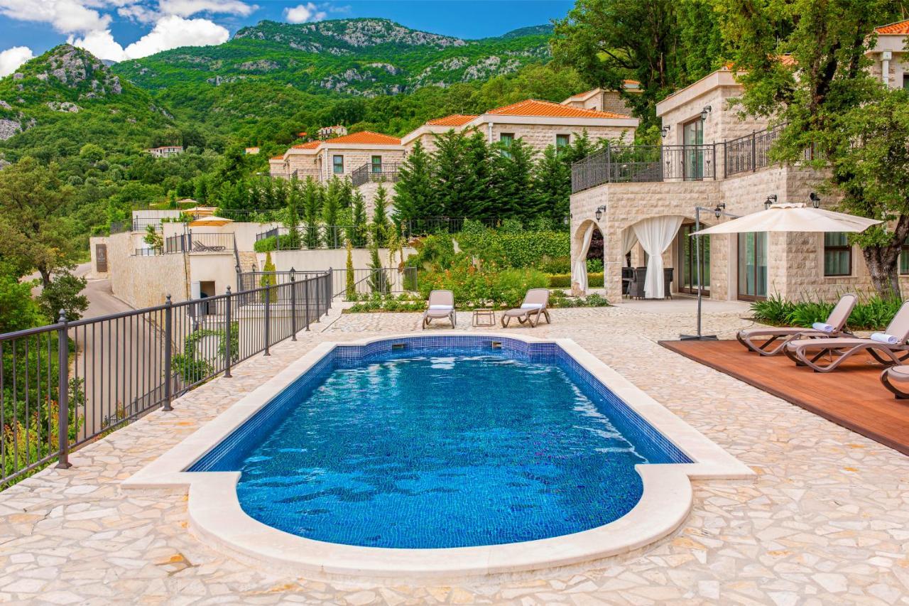 Oak Leaf Residences Villa