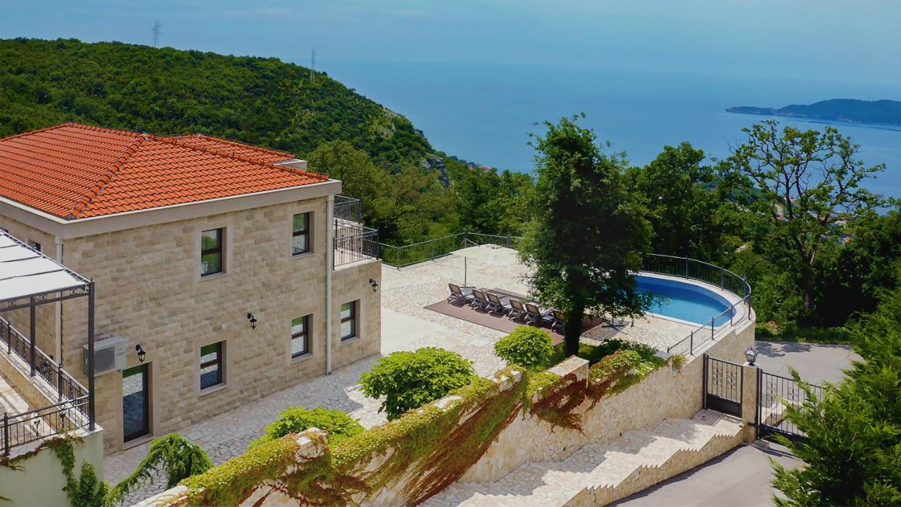Villa Oak Leaf Residences *