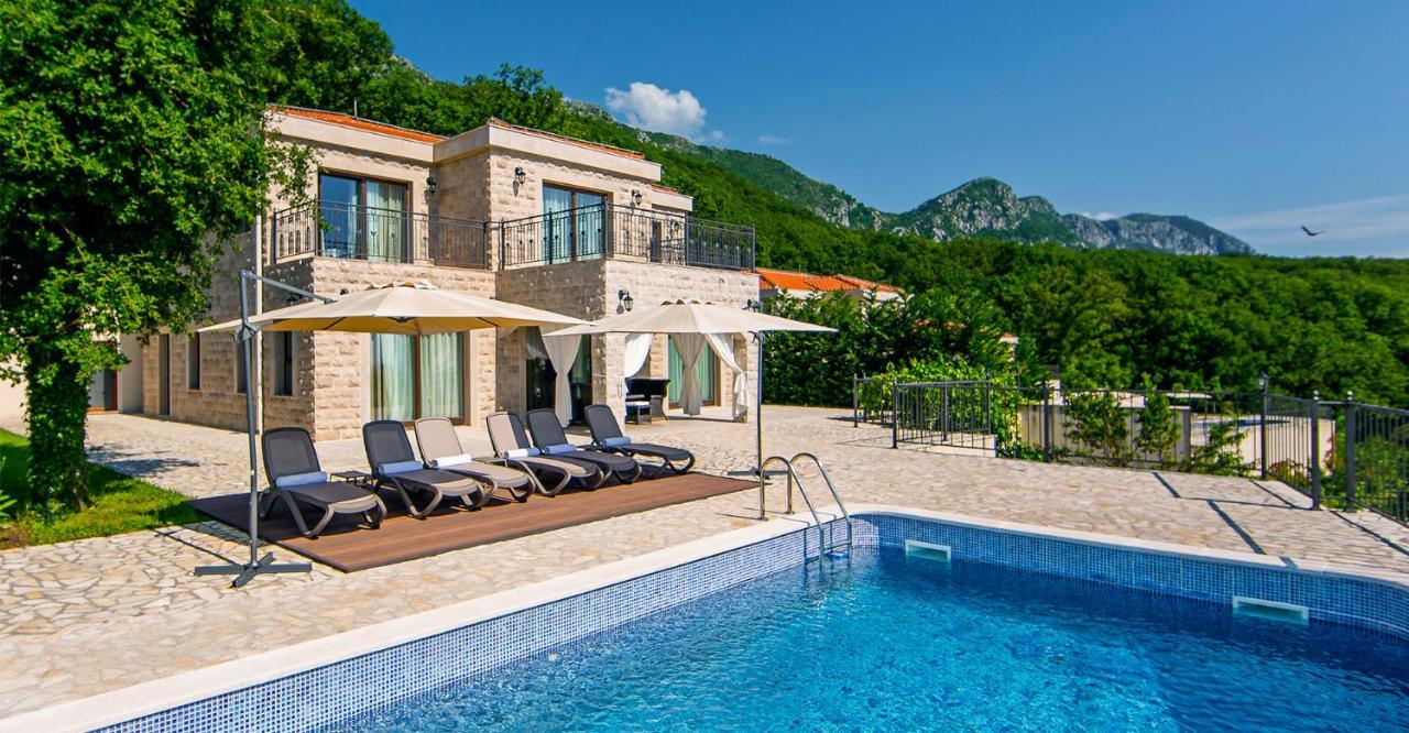 Oak Leaf Residences Villa *