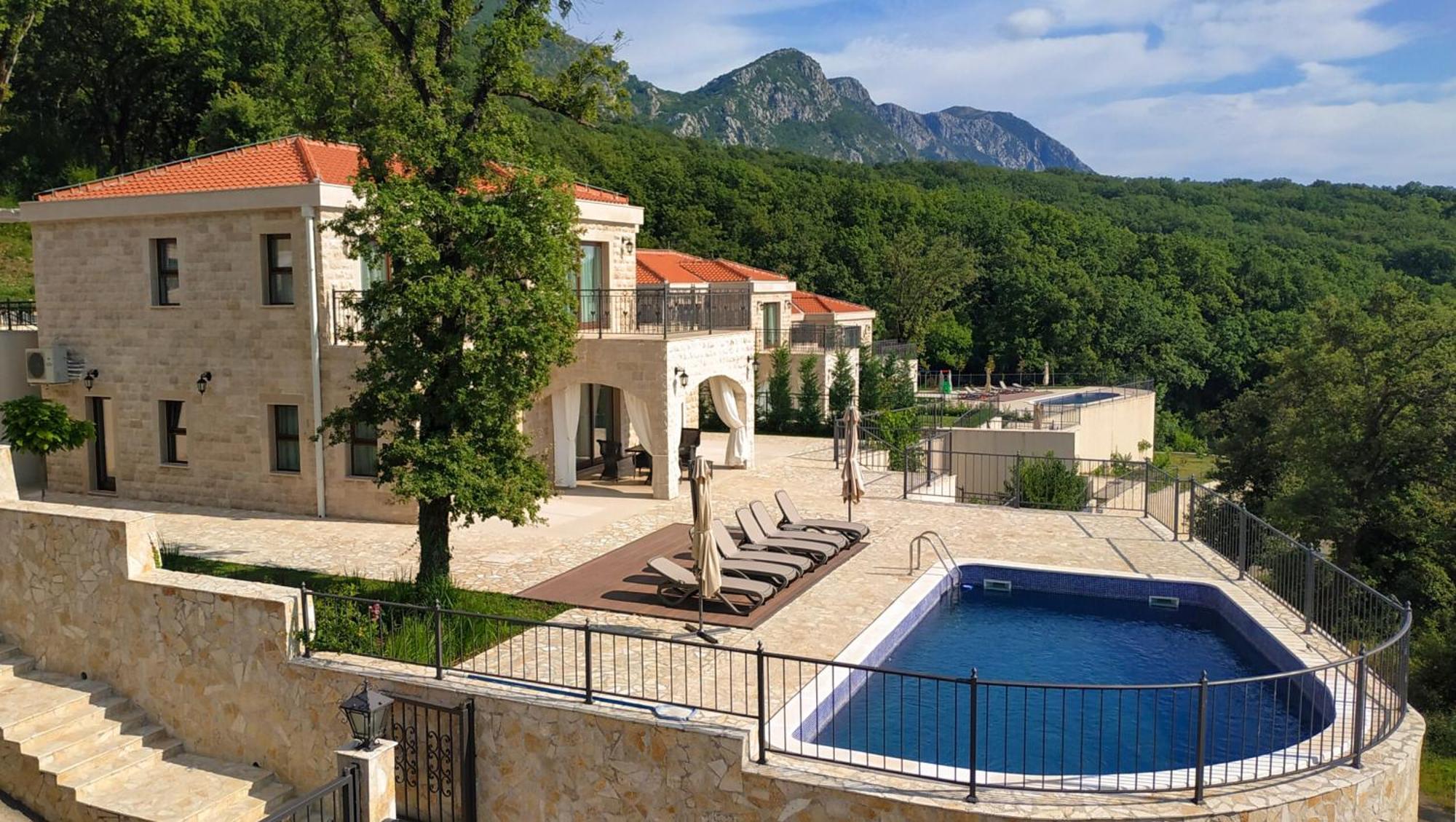 Oak Leaf Residences Villa *